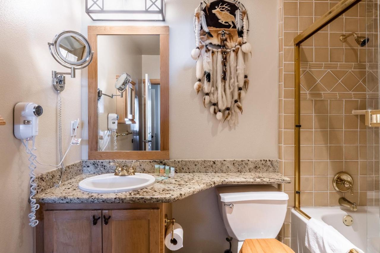 Juniper Springs Lodge #413 - Luxury Ski In Ski Out! 2 Bedroom แมมมอธ เลกส์ ภายนอก รูปภาพ